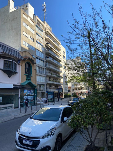 Venta De Local Comercial En Pocitos Con Renta.