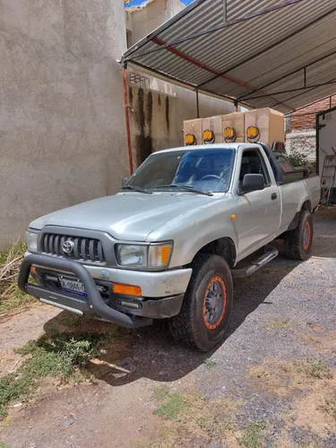 Toyota Hilux 2004 Nacional. Roll Bar, Burrera Y Estribos.