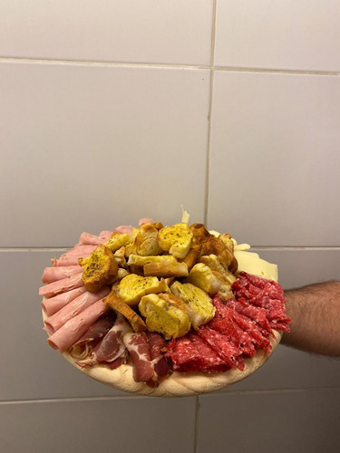 Imagen 10 de 10 de Servicio De Pizzas, Calzones Y Chivitos A La Parrilla