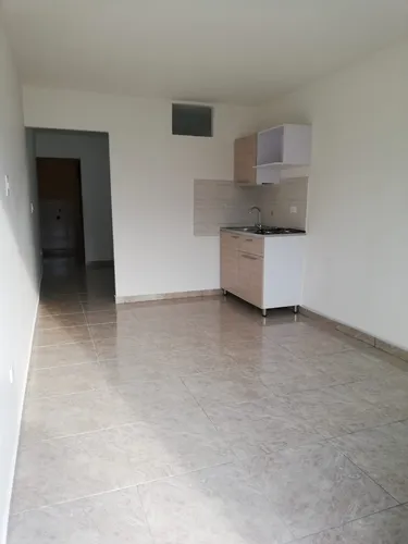 Edificio De 3 Pisos Barrio Colon