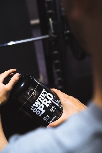Suplemento en polvo Gold Nutrition 100% Whey Pro proteínas sabor natural en pote de 908g