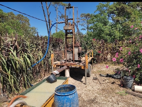 Perforaciones De Pozos De Agua Semisurgentes. 