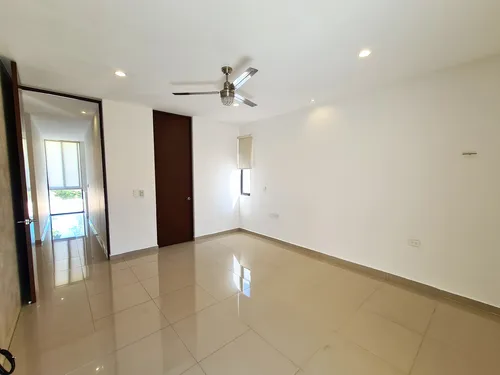 Casa En Renta De 3 Recámaras Y Piscina En Privada San José Tulipanes