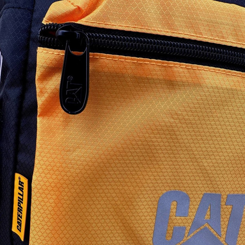 Mochila Cat 84395-12 Color Negro Con Amarillo Diseño Liso Con Logo De La Marca 23l