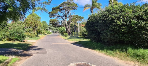 Casa En Venta En Bo. Cordoba, 3 Dormitorios, Punta Del Este.- Ref: 1723