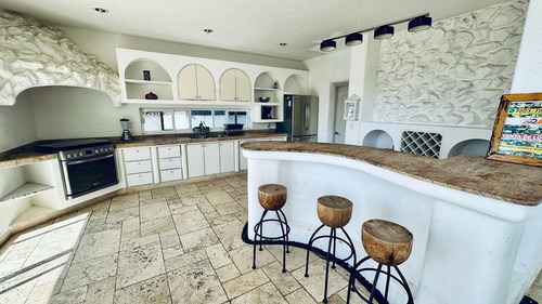 Renta Casa Santorini Con Vistas Expectaculares En 4 Habitaciones Con Baño De Un Stilo Único En Su Tipo, Alberca Climatizada Y Jardín Bonito. Todos Los Servicios En Fracc Rancho San Diego Ixtapal Sal