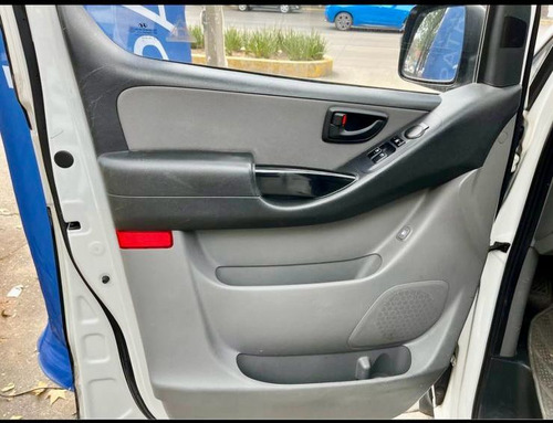 Hyundai Starex 2.4 12 Pasajeros Mt