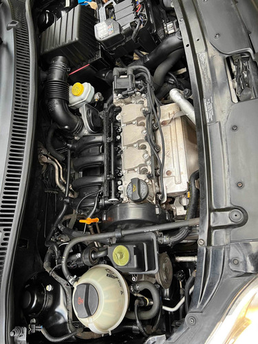 Imagen 15 de 18 de Volkswagen Suran 2010 1.6 Highline 101cv 11c