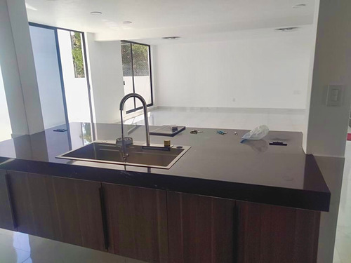 Casa Remodelada 4 Habitaciones, 4 Baños, Cuarto De Juegos, Terraza, Cuarto De Serv.