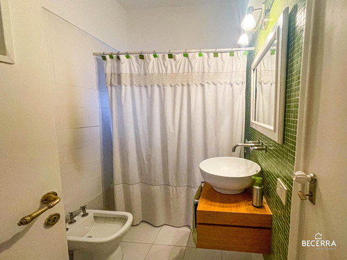 Imponente Chalet De Estilo Clásico En Parque Johnston - Venta En Hurlingham