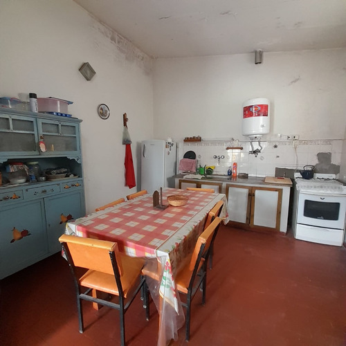 Casa 3 Amb C/ Cochera + Galpon C/ Baño F. 7709