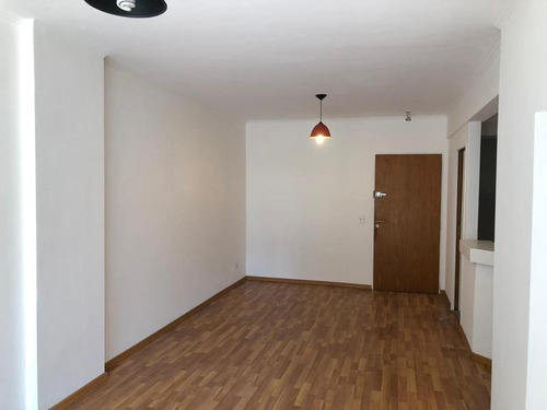 Imagen 2 de 14 de 3 Ambientes En Venta - Vista Al Frente - Muy Luminoso - Balcon Aterrazado - Sarmiento 4000