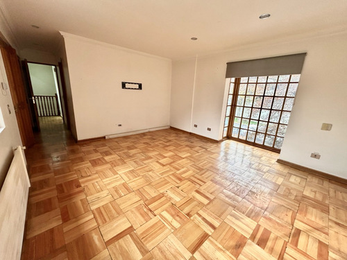 Amplia Casa Con Parquet, Luz Natural En El Corazón De Vitacu
