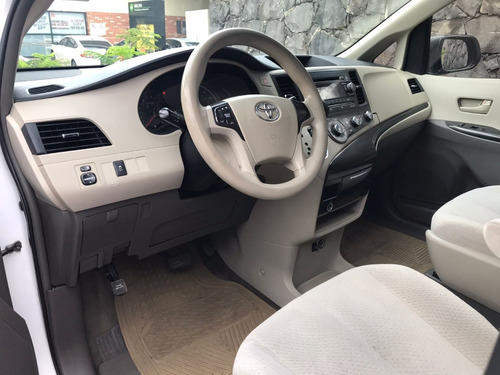 Imagen 4 de 11 de Toyota Sienna Le 2012