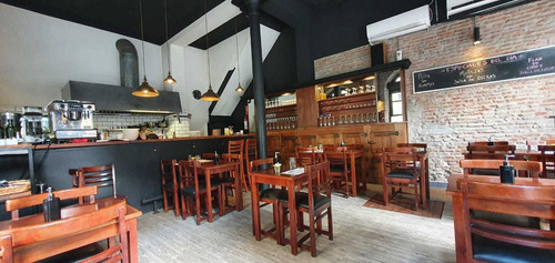Restaurante Funcionando Con Todas Las Habilitaciones