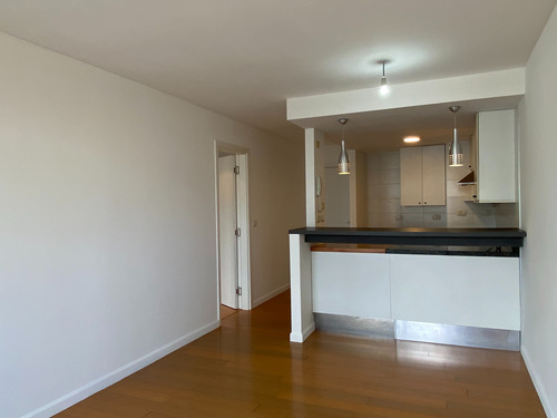 Apartamento Con Terraza Al Frente, 1 Dormitorio Y Garage.
