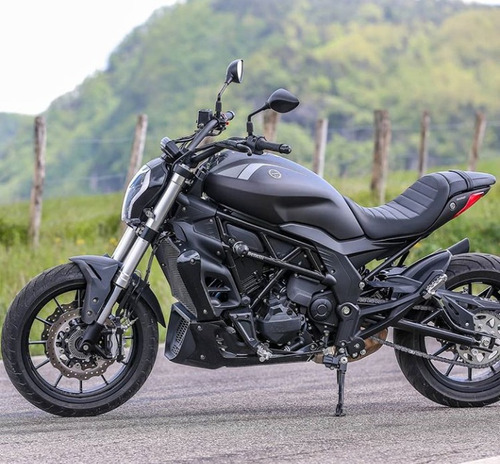 Imagen 14 de 25 de Benelli 502 C