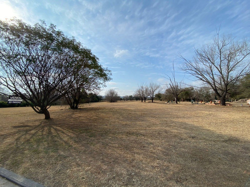 Imagen 2 de 2 de Venta Lote De Terreno En Etapa Uno Sobre Calle Principal En Valle Del Golf