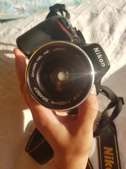 Nikon D5100 Lente 1:2.8 F= 28mm