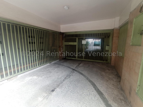 Apartamento En Venta Economico Grande Cómodo Cn 125 Metros 4 Habitaciones 2 Baños Zona Centro Maracay Agua Constante Seguridad Nela 2425950