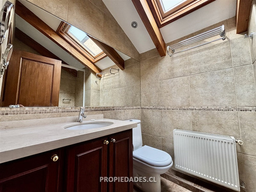 Casa En Venta De 5 Dorm. En Lo Barnechea