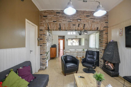 Casa En Venta - 3 Dormitorios 1 Baño - Cochera - 170mts2 - Manuel B. Gonnet, La Plata