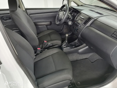 Imagen 4 de 8 de Gf Nissan Tiida Sedan Drive Tm 2017