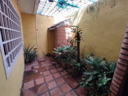 Imagen 2 de 14 de En Venta Linda Casa En La Candelaria, El Limón 04128676886