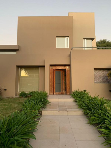 Casa En Venta - 3 Dormitorios 2 Baños - Cochera - 930mts2 - Costa Juncal, San Nicolás De Los Arroyos