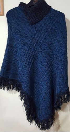 Poncho Lana Azul Con Negro Flecos Super Abrigado Impecable