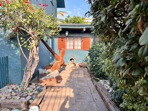 Exclusiva Casa Remodelada En Arriendo, Vitacura