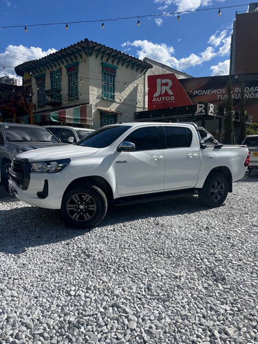 Toyota Hilux 2.4l MT