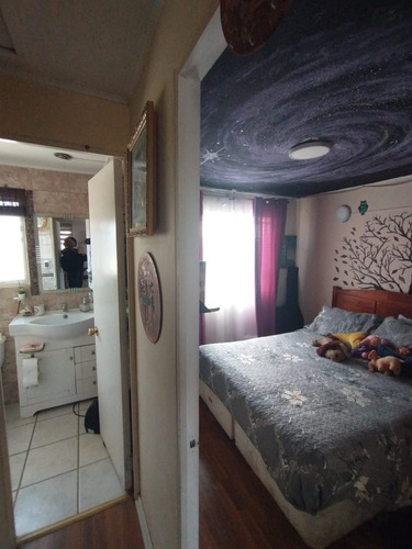 Casa De Dos Pisos De Tres Dormitorios Barrio Residencial