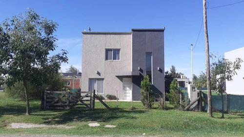 Venta Casa 4 Amb, En Dos Plantas, Domselaar Chico