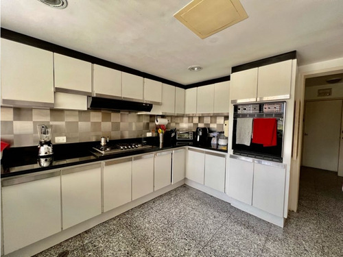 Se Vende Pb 400m2 + 400m2 Terraza 4h+s+e/5b/2p Lomas De Las Mercedes