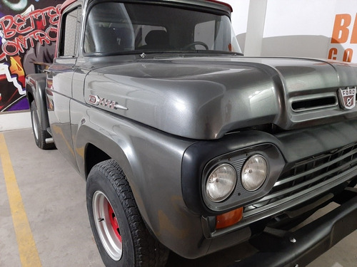 Ford Loba V8