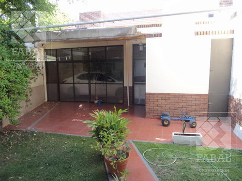 Casa Alquiler O Venta Santa Genoveva, 3 Dormitorios, 3 Baños, Quincho-garaje Y Jardín