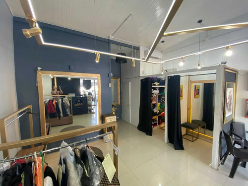 Local Comercial Av Chicureo - Strip Center