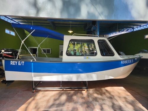 Tracker Cabinado Cuddy 530