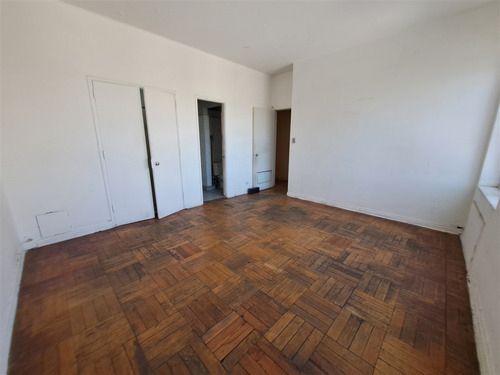 Departamento En Venta De 4 Dorm. En Paseo Bulnes, Santiago