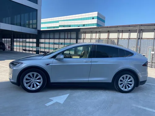 Tesla X 75 D 2017