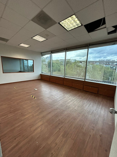Espacio Adaptable Para Una Amplia Variedad De Usos En Santa Fe/torre 400