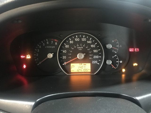 Imagem 7 de 8 de Kia Carens 2.0 Ex 16v 2011