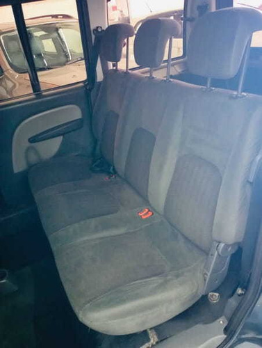 Imagem 7 de 10 de Fiat Doblo Essence 1.8 2013