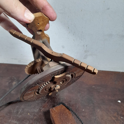 Imagem 9 de 10 de Relógio Madeira Parede Da Vinci Estragado Não Da Conserto