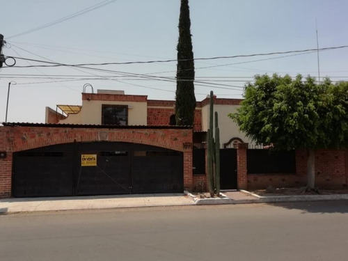 Imagen 1 de 12 de Casa Sola En Venta Villas De Irapuato