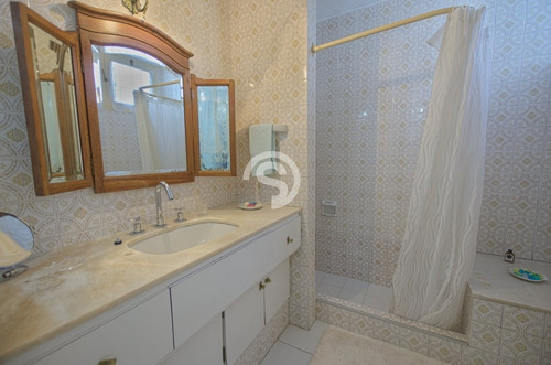 Casa De 4 Dormitorios Con Piscina Climatizada En Alquiler- Ref: 3378