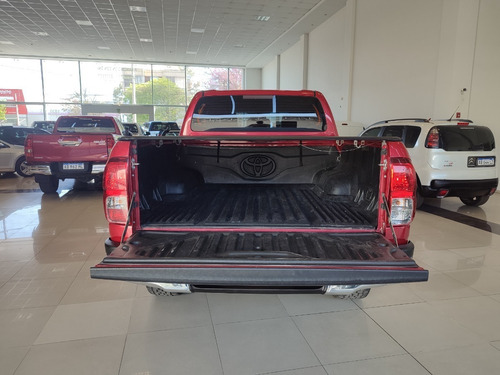 Imagen 14 de 24 de Toyota Hilux Srv Cuero 4x2 Mt