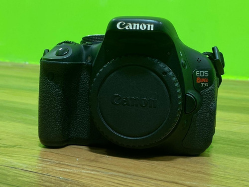 Canon Eos Rebel T3i + Lente Ef-s 18-135mm Is Stm