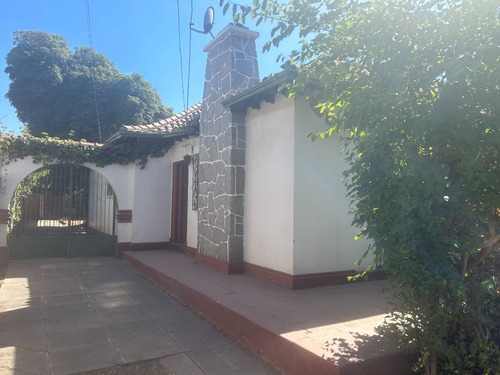 Se Vende Casa En La Reina.